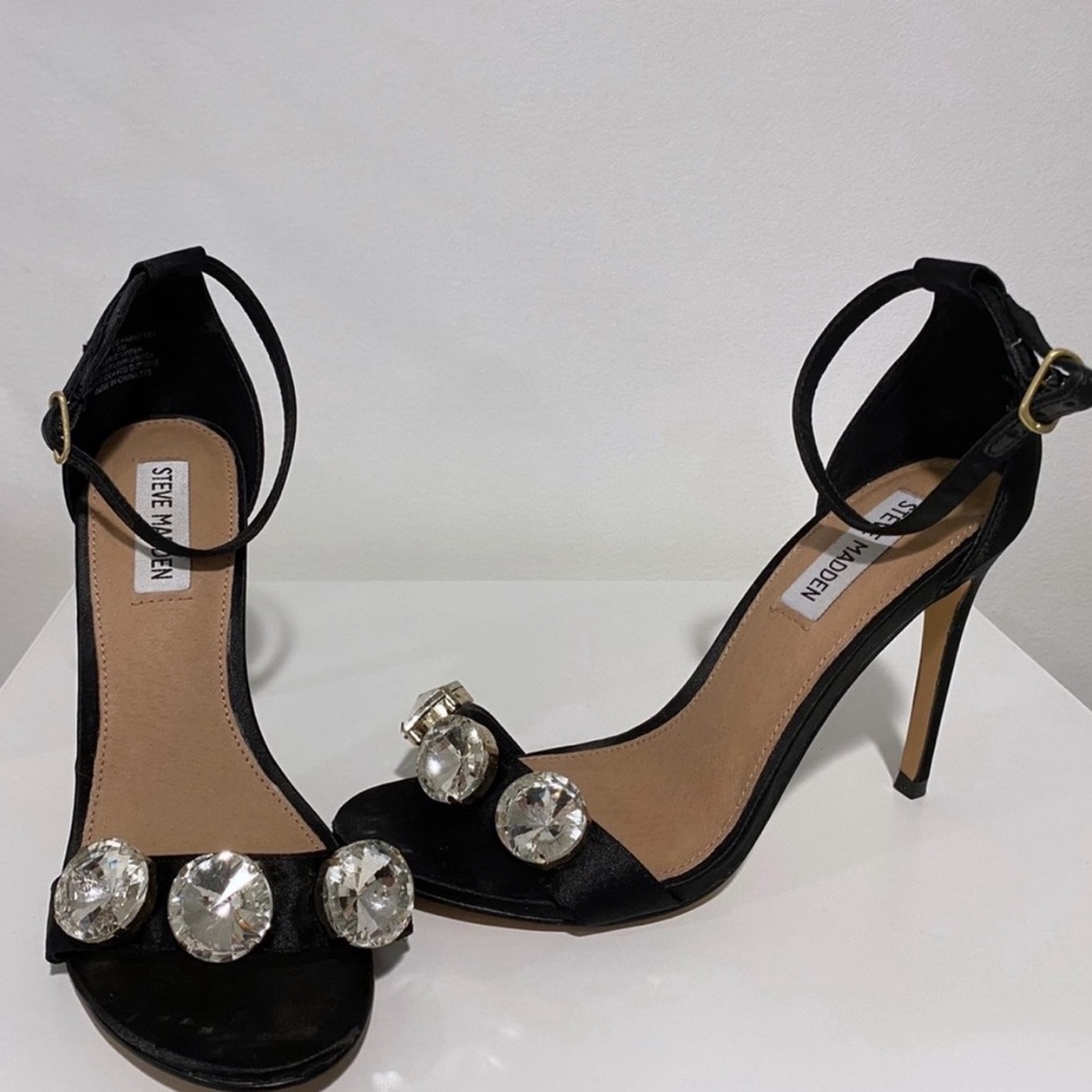 Steve Madden Large Rhinestone Stain heel 8